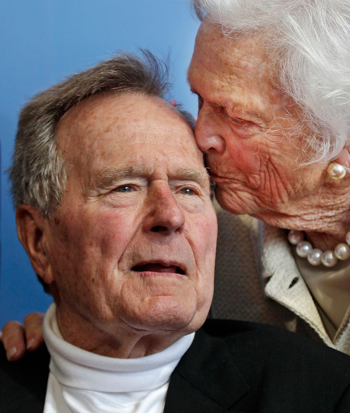Bush died shortly after 10 pm on Friday, 30 November, about 8 months after the death of his wife, Barbara Bush.