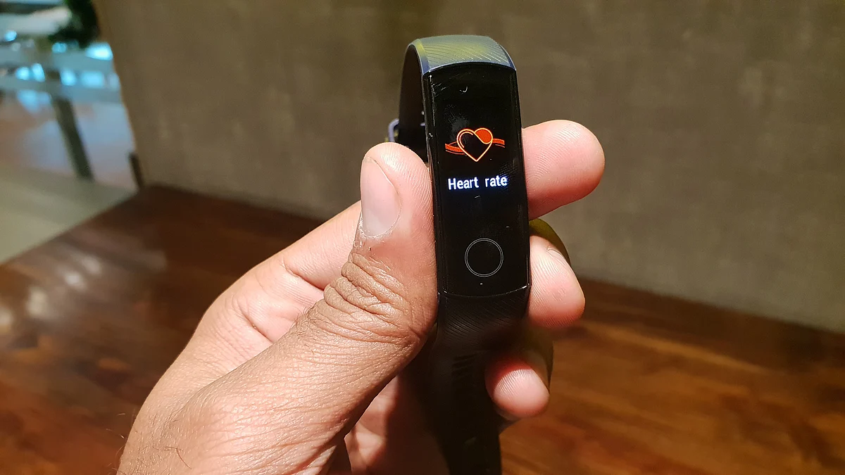 The band also offers live heart rate monitoring.