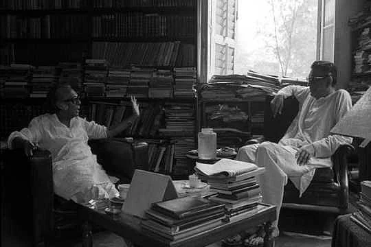 Mrinal Sen in conversation with Satyajit Ray.