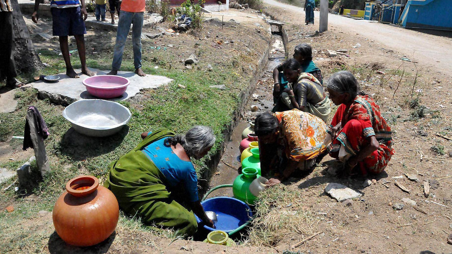 Villagers fill their pots of drinking water in Karnataka’s drought-hit Chikmagalur.&nbsp;
