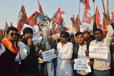 Patna: People stage a demonstration to protest against the ban on fish sales in Patna after formalin and lead were found in fish samples; in Patna, on Jan 16, 2019. (Photo: IANS)