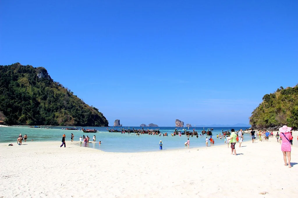 The ‘pristine’, white sandy beaches.