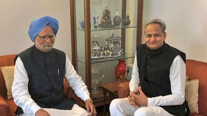 File image of Rajasthan CM Ashok Gehlot with former PM Manmohan Singh.