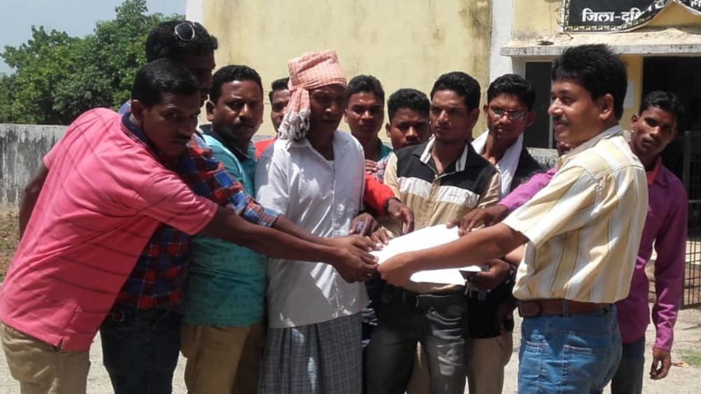 Residents of Alnar village in Bastar district submit a memorandum to the authorities opposing the acquisition of forestland, which was being “diverted” for mining. While authorities claim that the consent of locals has been secured, official records and testimonies of villagers tell a different story – one that is echoing in several parts of the country.