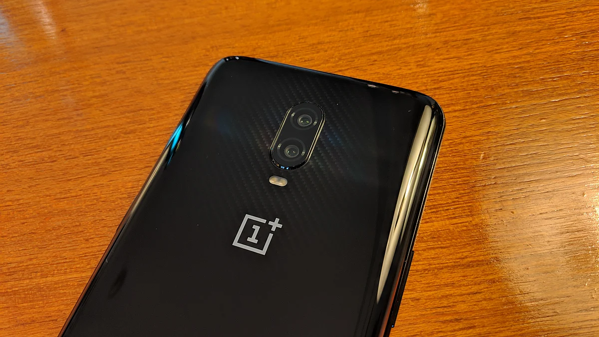 The OnePlus 6T is not water-dust resistance.