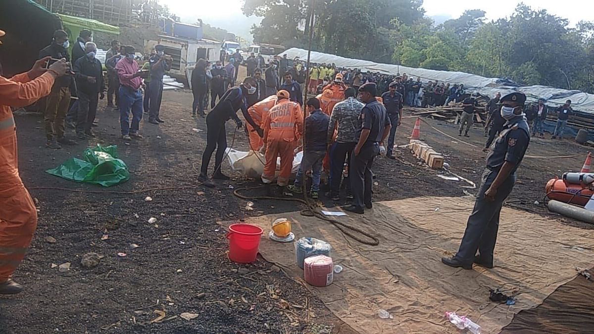 Rescue team surrounding the recovered body of the miner in Meghalaya.