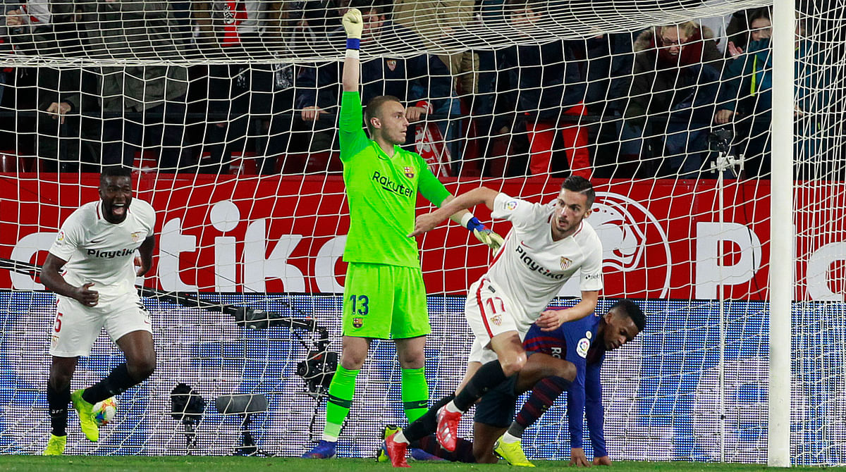 Ernesto Valverde’s decision to rest his big guns backfires to put Sevilla in pole position for a spot in the semis.