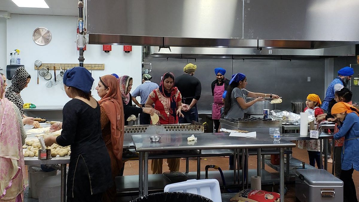 Amid Shutdown, Sikhs Feed Affected US Govt Employees in Texas