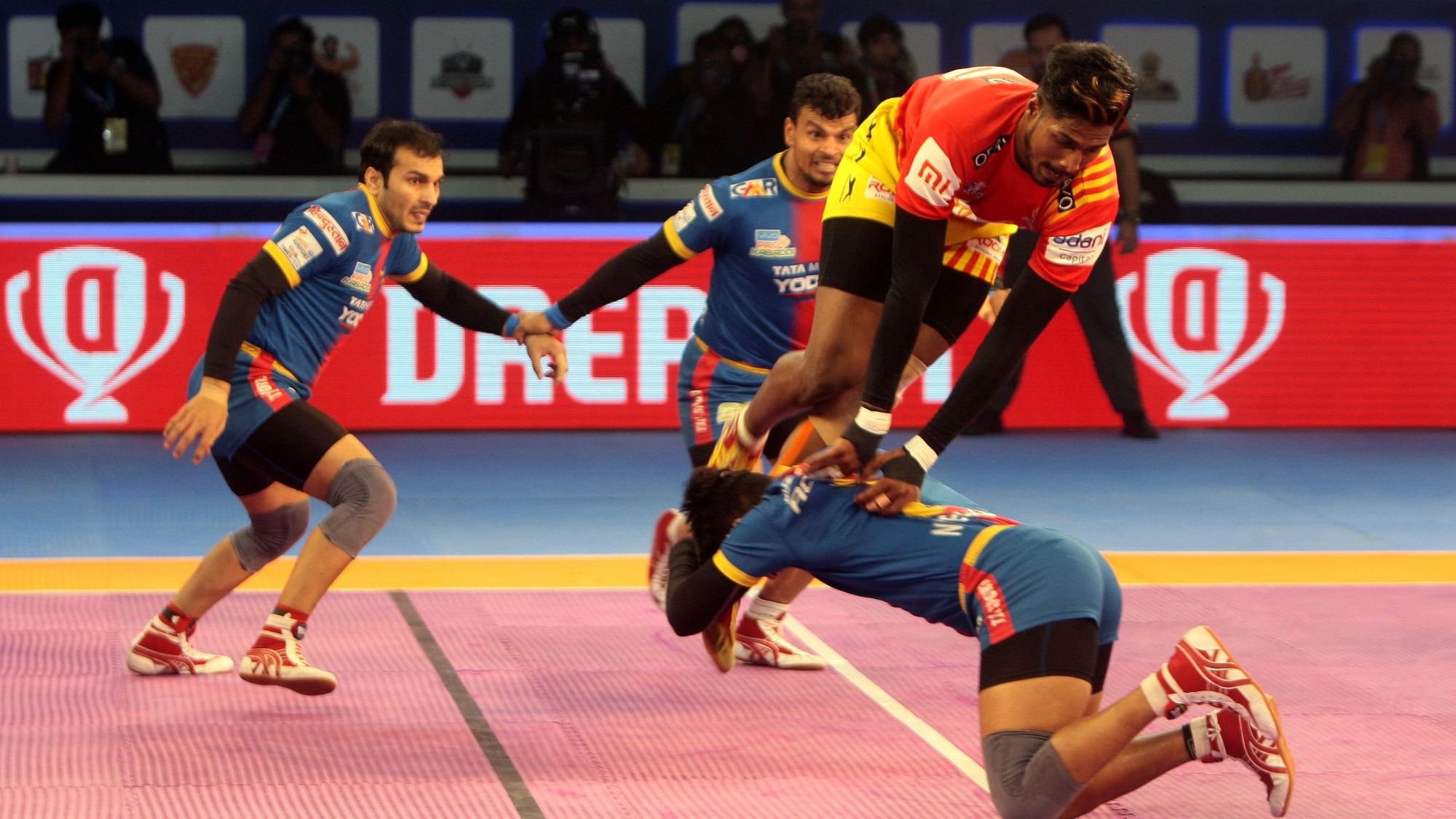 Gujarat Fortunegiants produced an impressive performance as they beat UP Yoddha 38-31 to enter the final of Vivo Pro Kabaddi League season 6.