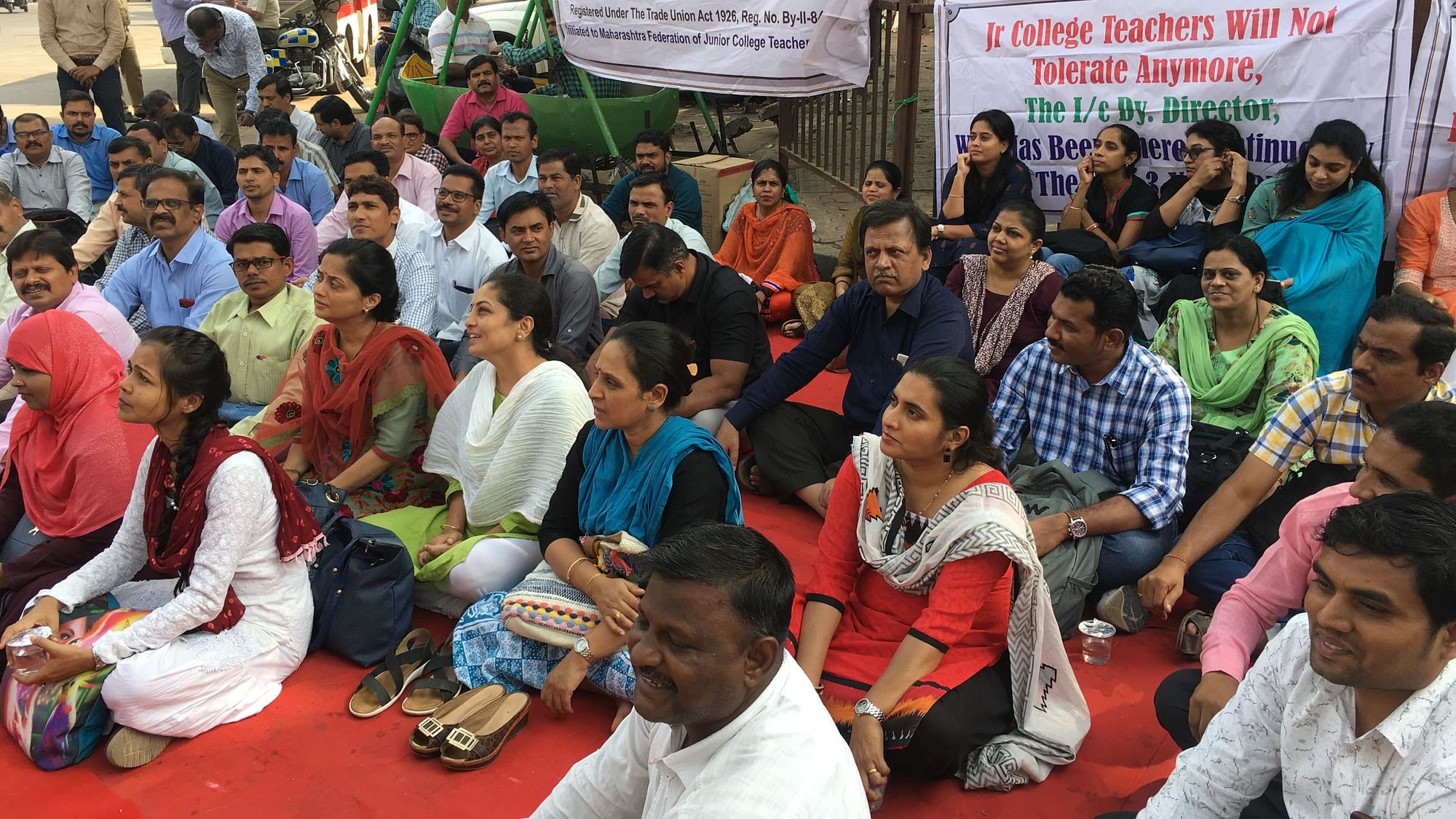 The agitation Mumbai Junior College Teachers Union (MJCTU) saw teachers demanding government action on clearing salaries that have been due for years now.