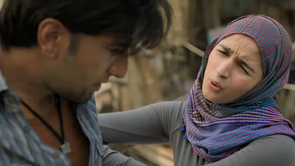 Ranveer Singh and Alia Bhatt in a still from <i>Gully Boy</i>. 