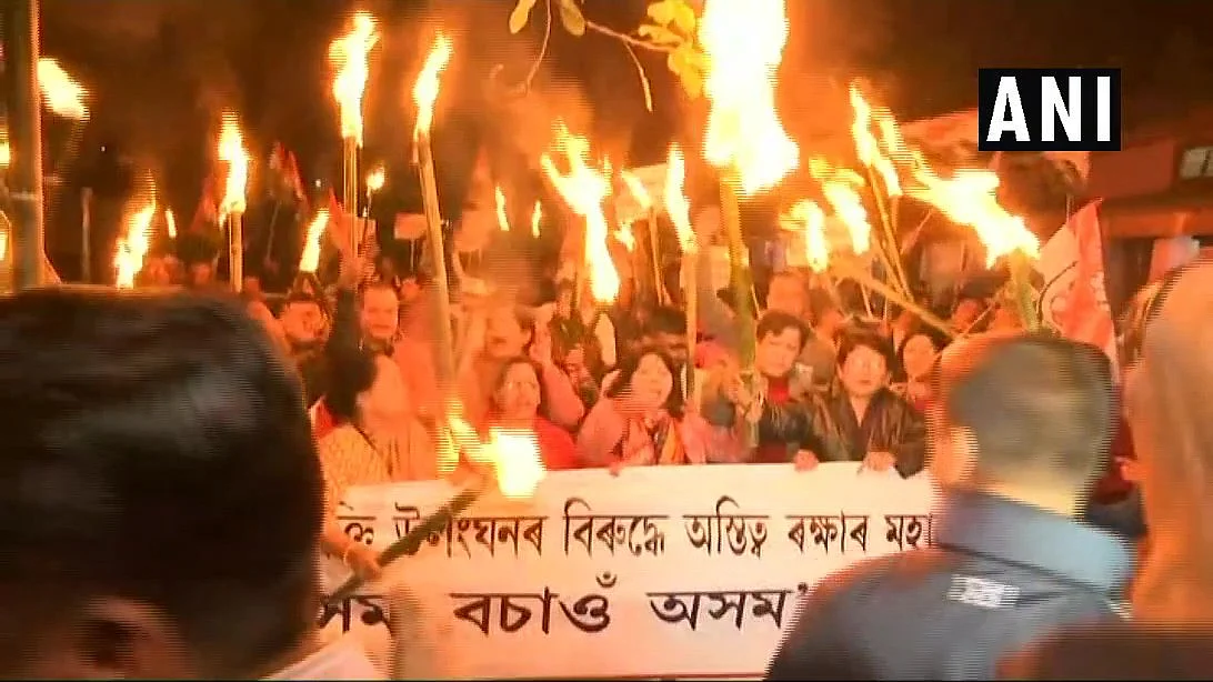 Congress workers protesting against Bill being passed.