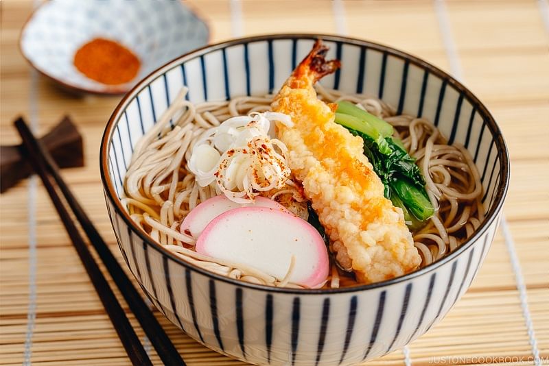 A plate of free soba noodles with tempura is up for grabs for all those who are willing to travel early in Tokyo!&nbsp;