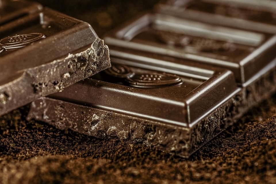 Choose dark chocolates to boost weight loss. Here’s why.