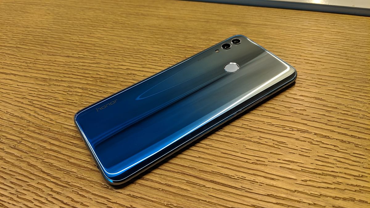 Honor launched the 10 Lite in India this month and we compare it with Xiaomi’s Redmi Note 6 Pro. 