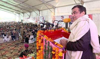 Kathua: Union Minister for Road Transport and Highways, Shipping and Water Resources, River Development & Ganga Rejuvenation Nitin Gadkari addresses at the dedication ceremony of the Keerian Gandial Bridge on Ravi River to the Nation at Kathua, Jammu & Kashmir on Jan 22, 2019. (Photo: IANS/PIB)
