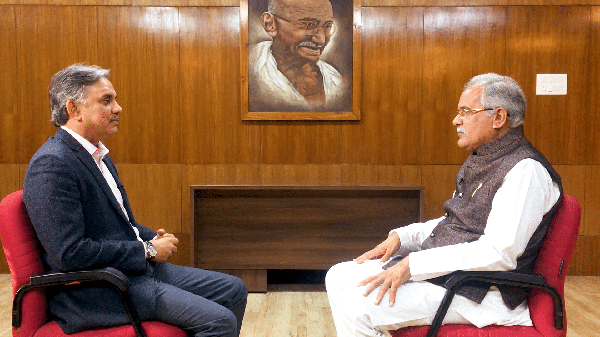 Chhattisgarh Chief Minister Bhupesh Baghel with <b>The Quint</b>’s Editorial Director Sanjay Pugalia.