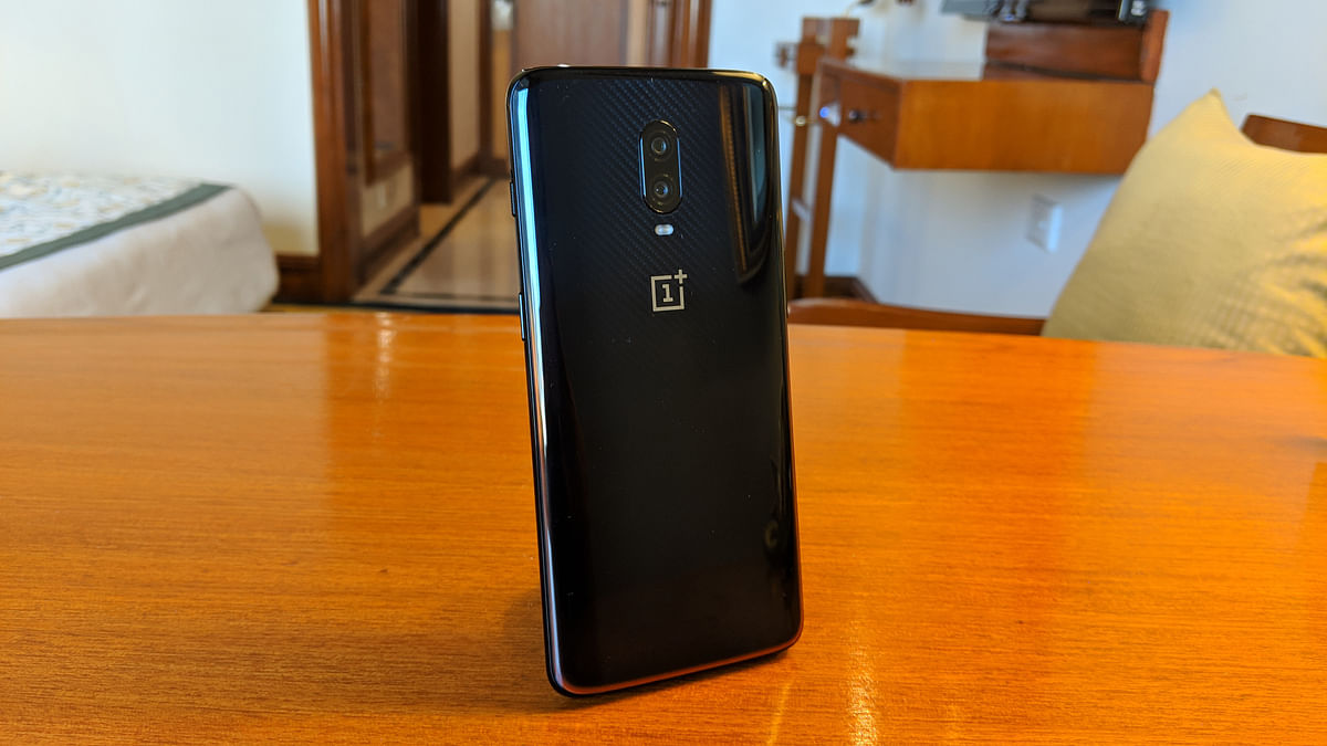 Samsung launched its so-called affordable Galaxy S10e this week and we compare it with the OnePlus 6T.