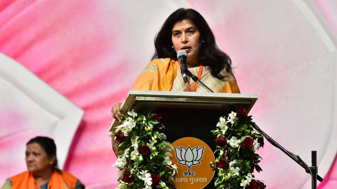 Saroj Pandey, BJP in charge for Maharashtra and Rajya Sabha MP, justified her card game word play by citing the statement of senior Congress leader Ghulam Nabi Azad.