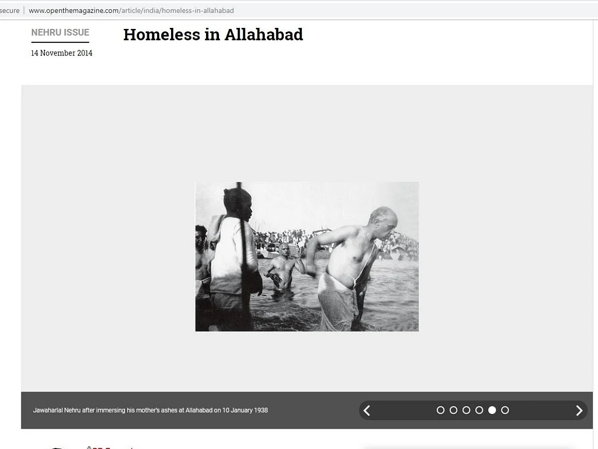 The photo of Jawaharlal Nehru during the immersion of his mother’s ashes. 