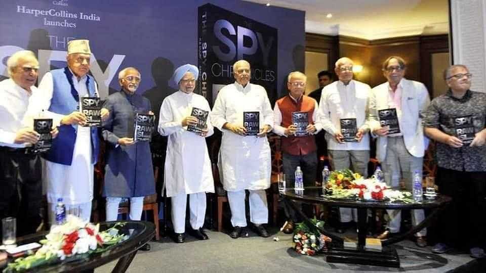 A viral image claims that Manmohan Singh and Hamid Ansari released a book by Asad Durrani, former chief of Pakistan’s ISI.