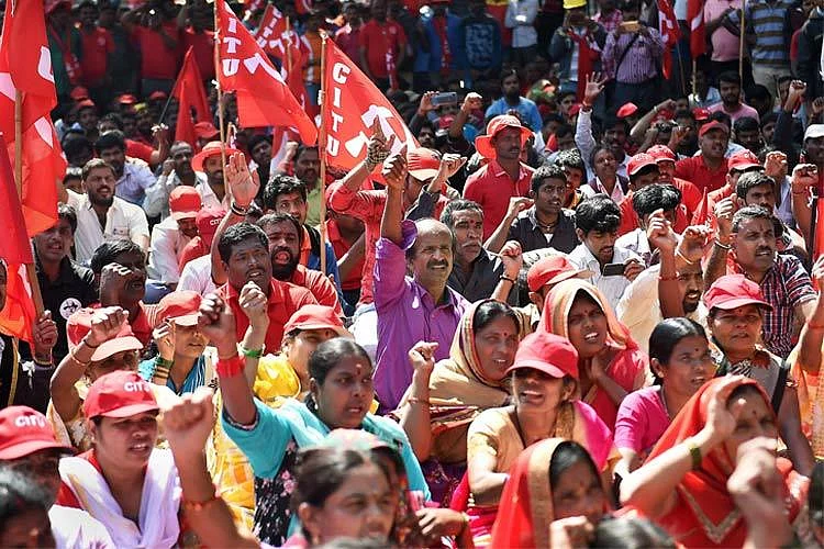 Day 2 of the Bandh saw a lukewarm response, but BMTC buses were targeted.