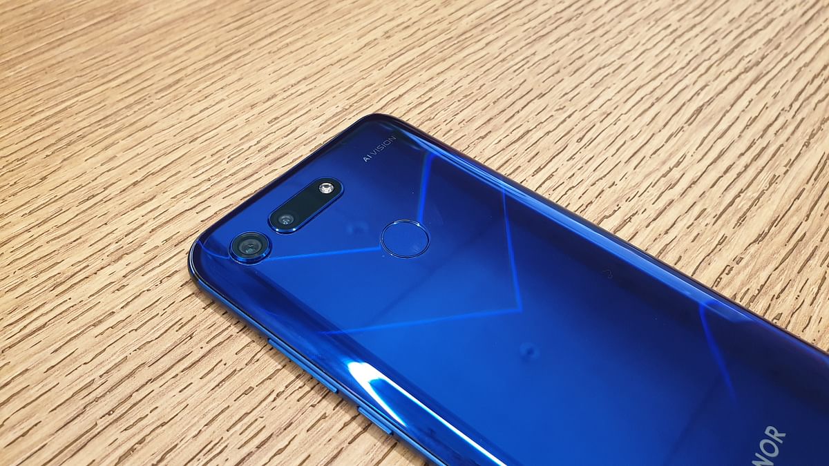The Honor View 20 comes with a powerful processor, good camera and a big battery to go with it.