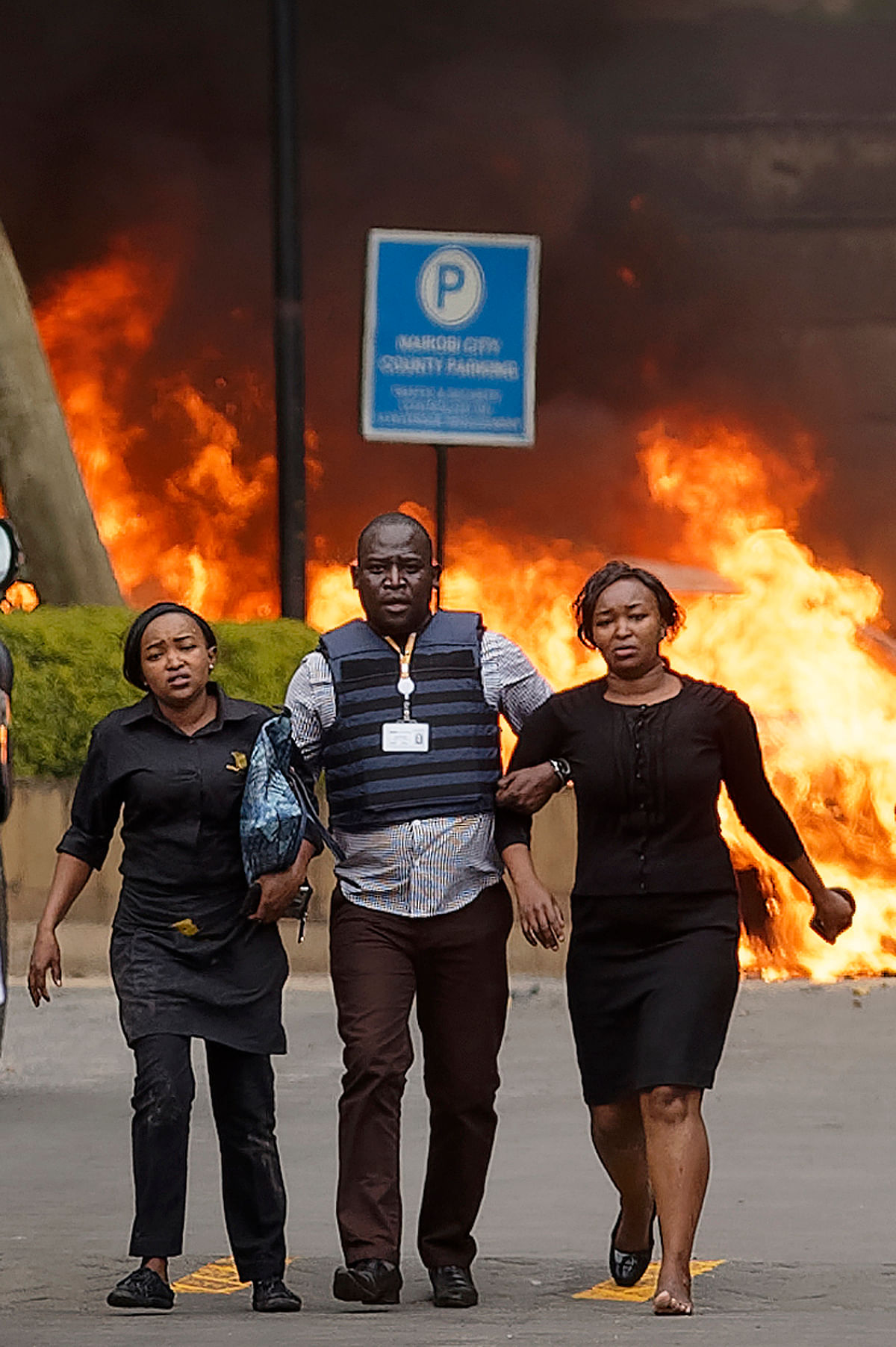 Extremists stormed a luxury hotel in Nairobi, Kenya, setting off explosions and gunning down people at cafe tables. 