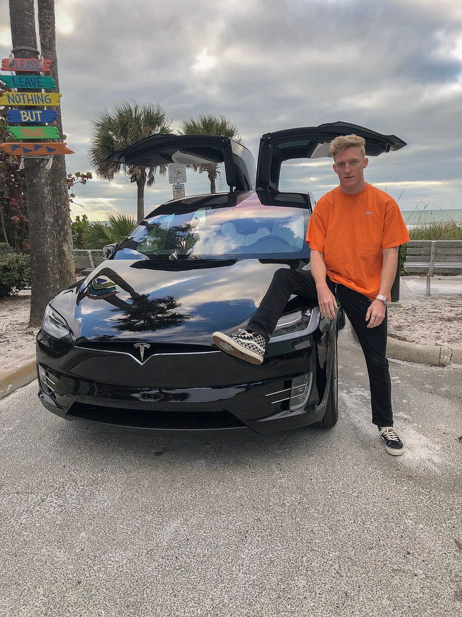 Faze Tfue purchased a new Tesla car after Elon Musk promised better internet for the gaming sensation!