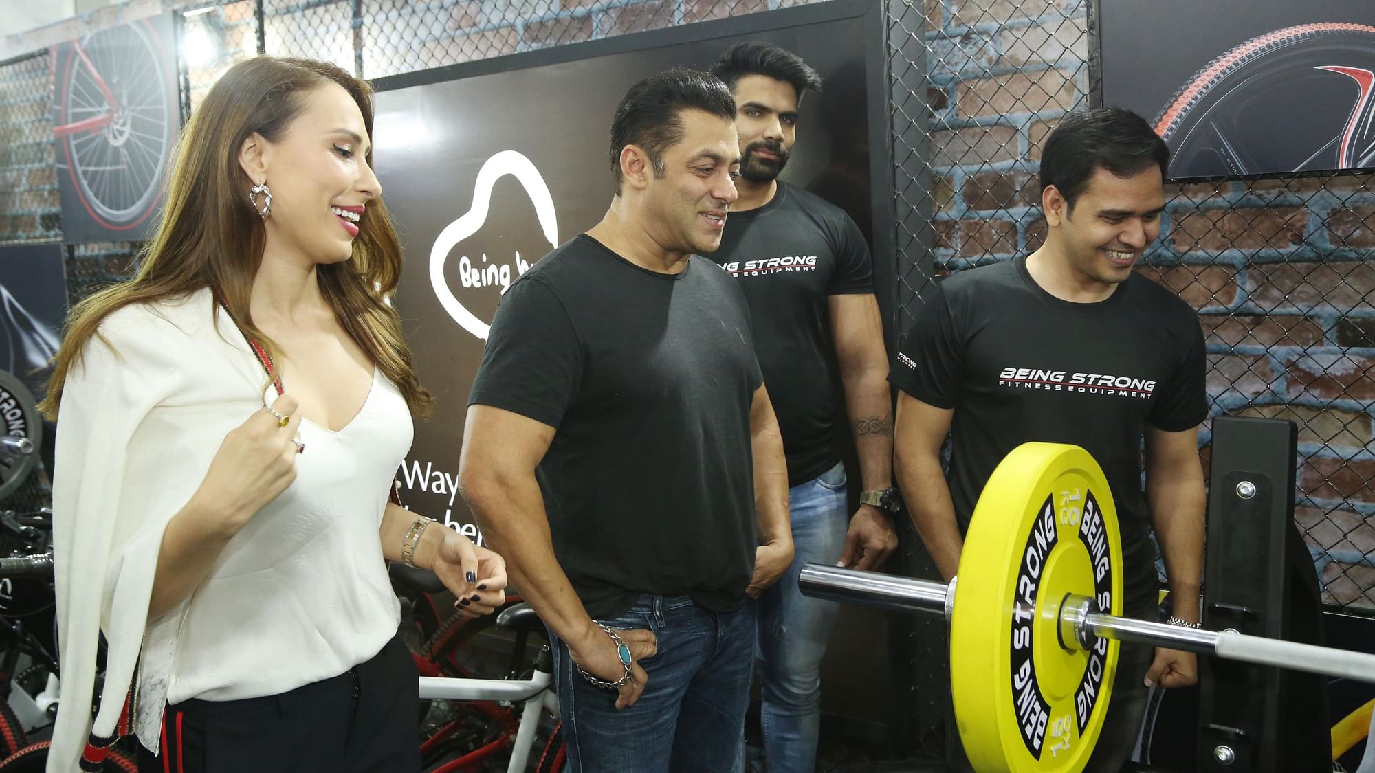 Iulia Vantur with Salman Khan at the gym.