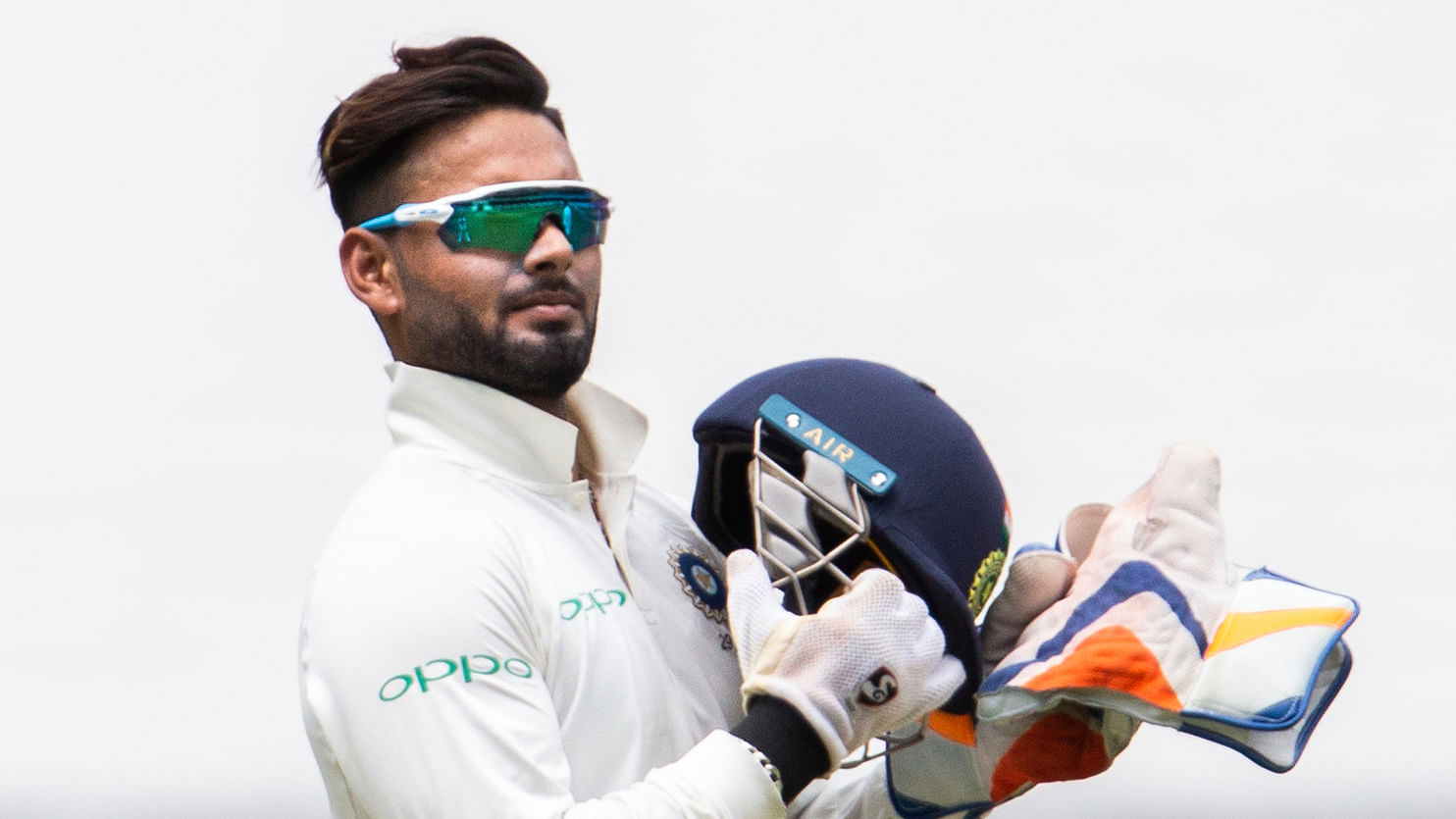  Rishabh Pant got hit on his elbow while batting in the first innings of the SCG Test.