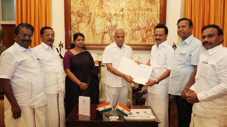 (Photo: <a href="https://www.thenewsminute.com/article/ask-tn-cm-eps-resign-dmk-tells-governor-banwarilal-kodanad-murder-case-95014">The News Minute</a>)