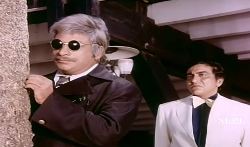 Kader Khan in <i>Do Aur Do Paanch.</i>