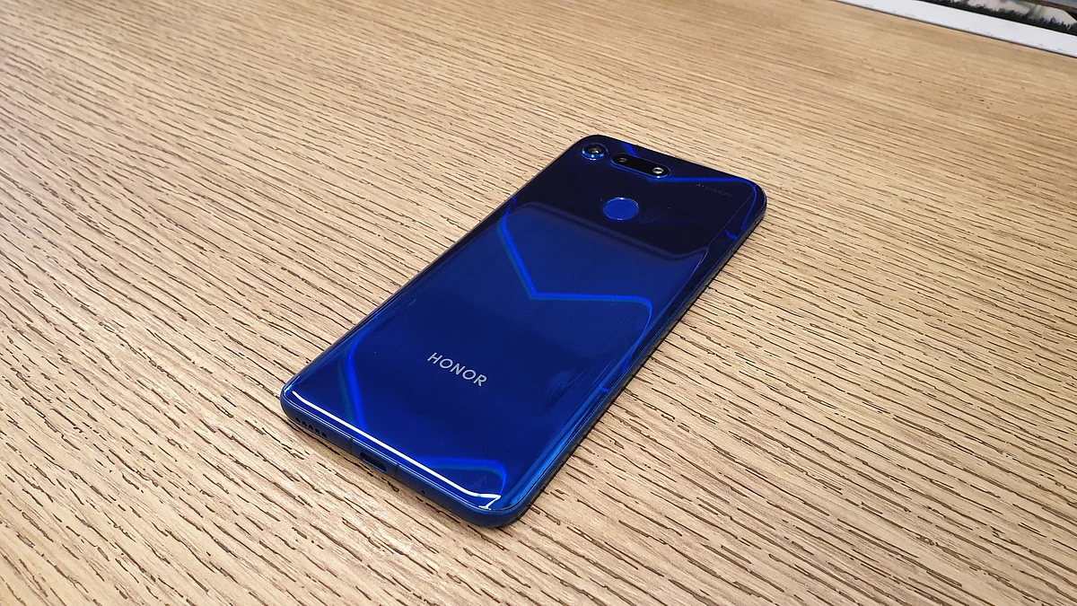 The Honor View 20 offers an IPS LCD display.