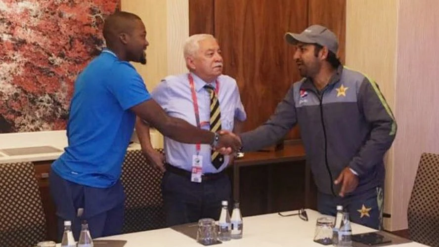 Pakistan captain Sarfaraz Ahmed met Andile Phehlukwayo and apologised to him.