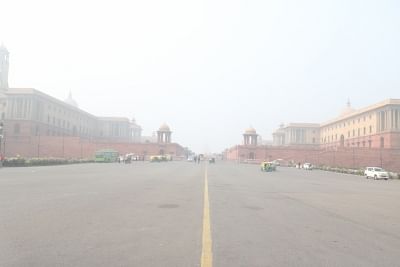 New Delhi: A view of the Rajpath on a cold foggy morning in New Delhi, on Feb 2, 2019. (Photo: IANS)