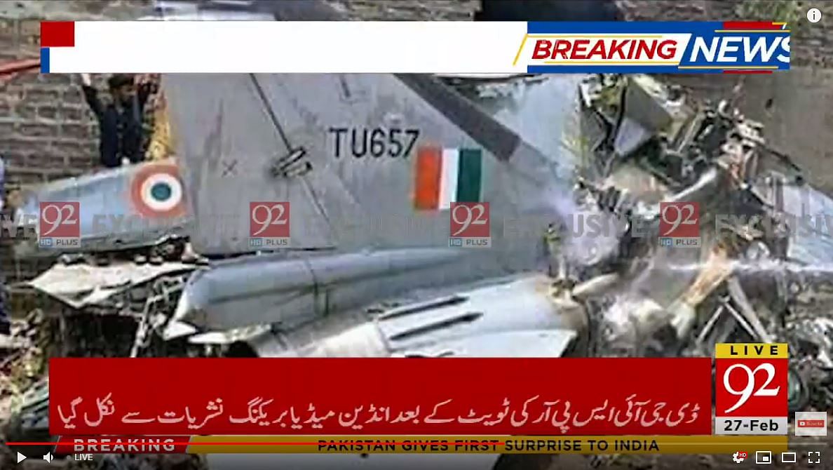 Pakistani news media, including Dawn, used old photos to show the Budgam crash.