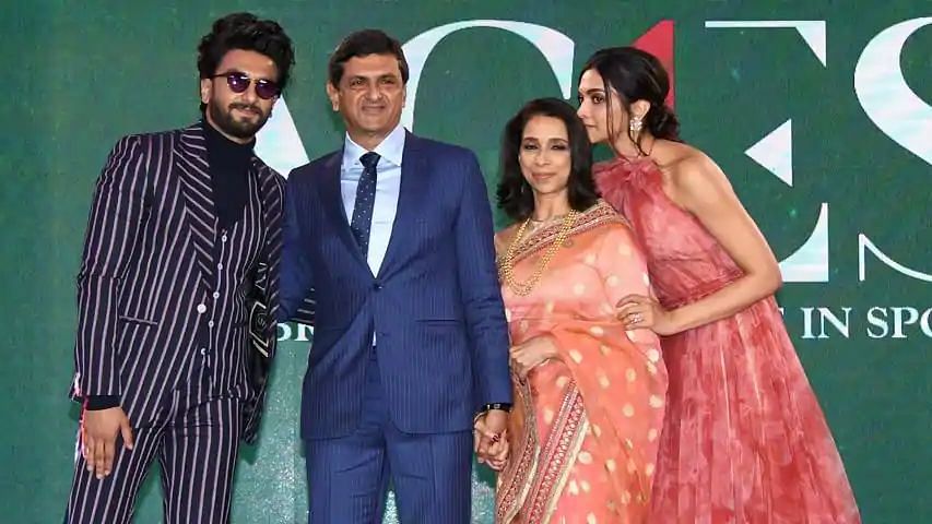 Ranveer along with Deepika and her mother Ujjala, showed their support doe Prakash Padukone, who received the Sports Lifetime Achievement Award.&nbsp;