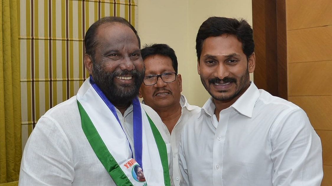  Photo of Pandula Ravindra Babu (left) and founder of YSR Congress Party Jaganmohan Reddy.
