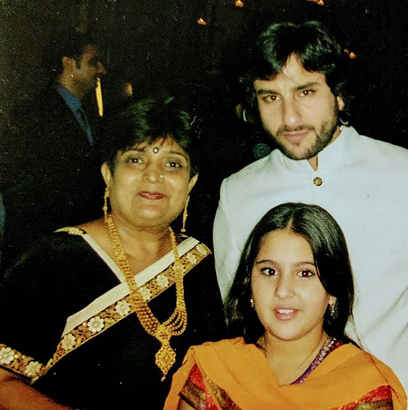 Sara and Saif Ali Khan with popular mehendi artist Veena Nagda.