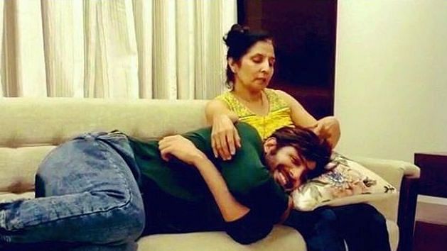 Kartik Aaryan and his mother.