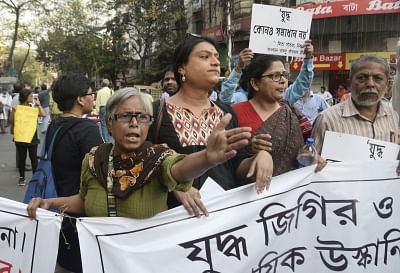 Kolkata: APDR activists stage a demonstration to urge people to say no to war in Kolkata on Feb 20, 2019. (Photo: IANS)
