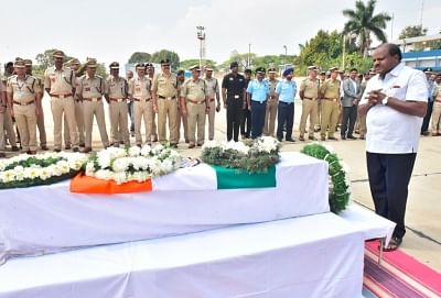 Bengaluru: Karnataka Chief Minister HD Kumaraswamy pays tribute to Guru H who was among the 49 CRPF personnel killed 14 Feb Pulwama militant attack, in Bengaluru on Feb 16, 2019. (Photo: IANS)