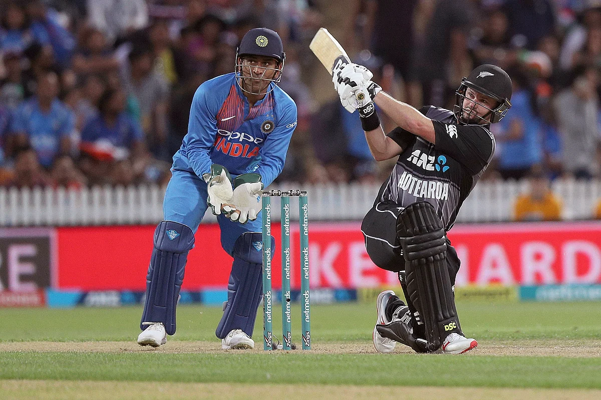 Opener Colin Munro produced a 40-ball 72 and shared a 80-run stand with fellow opener Tim Seifert (43) to lay foundation for a big score.