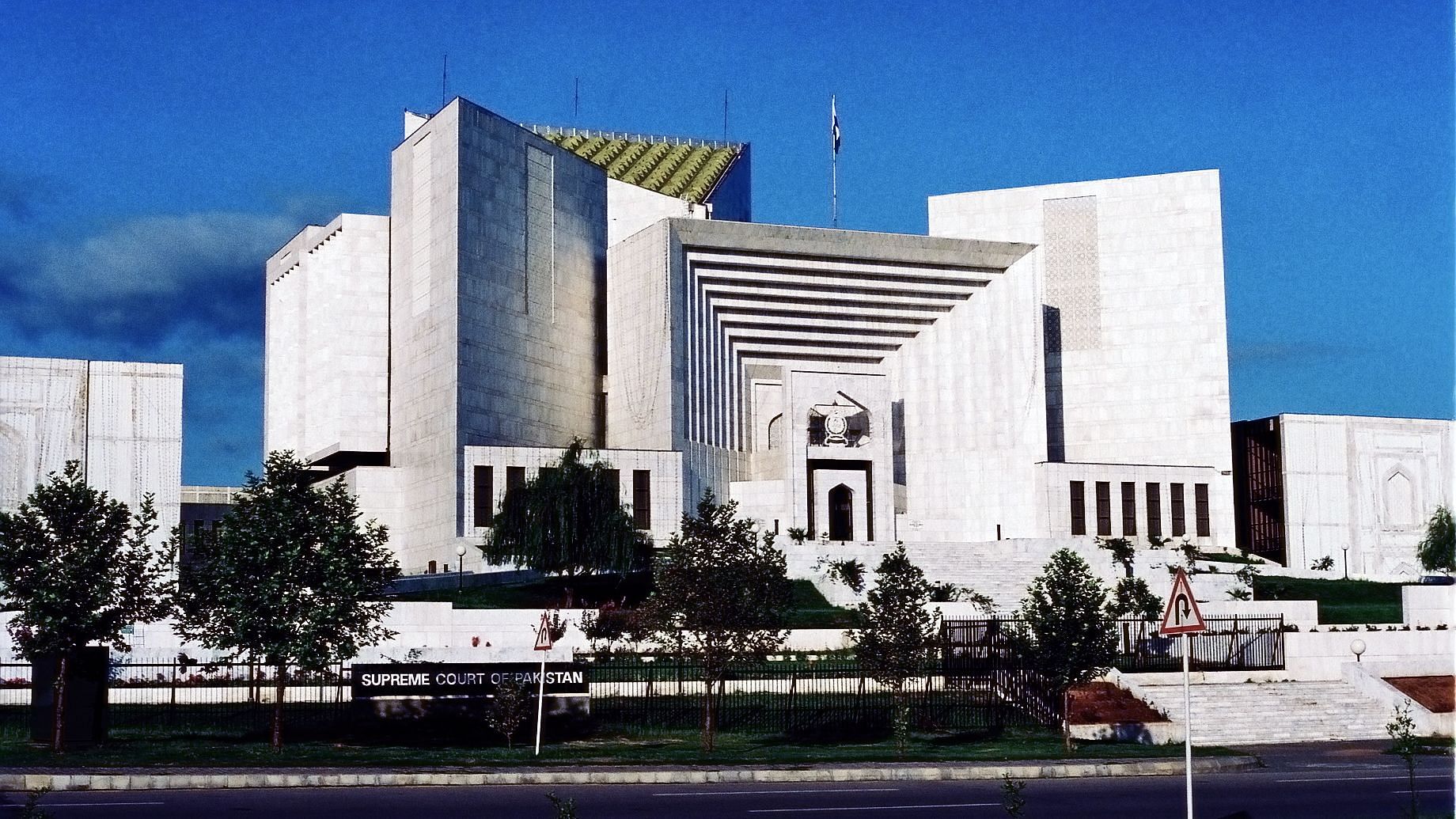Photo of Supreme Court of Pakistan used for representation.