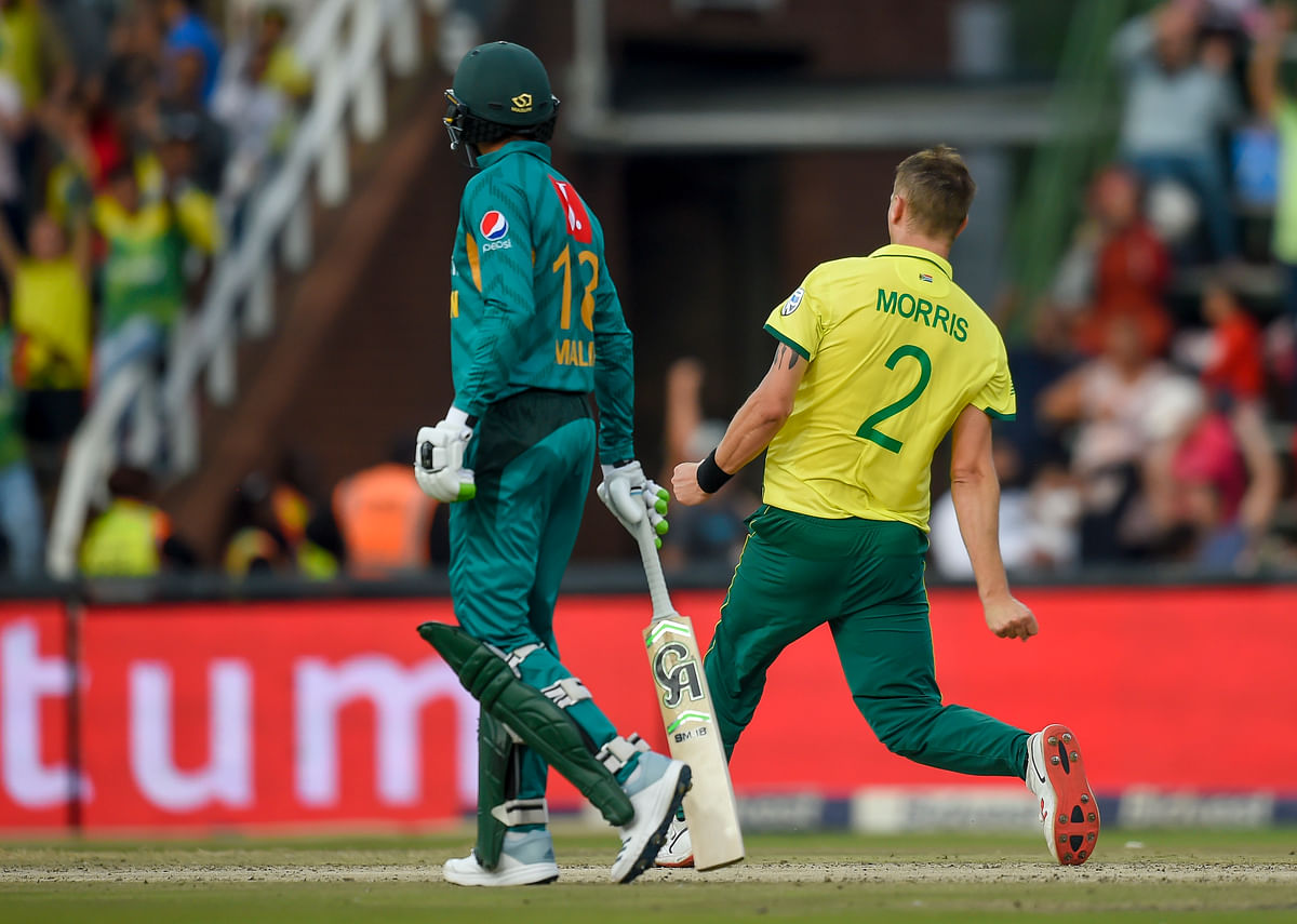South Africa defended its total of 188-3 after two thrilling final overs.