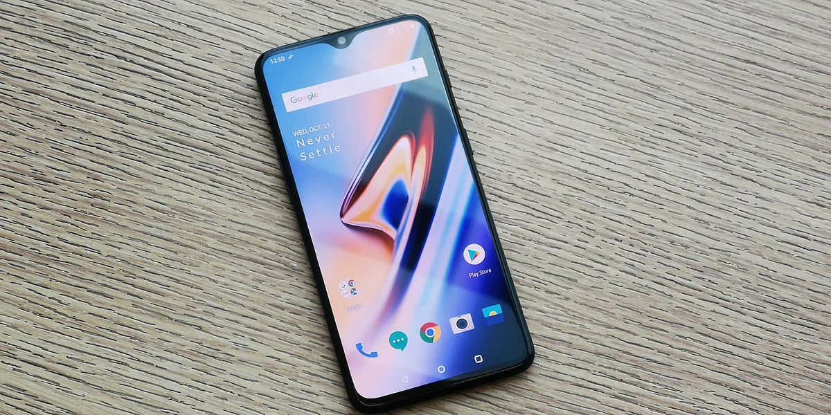 Water drop notch also made its debut on the OnePlus 6T. 