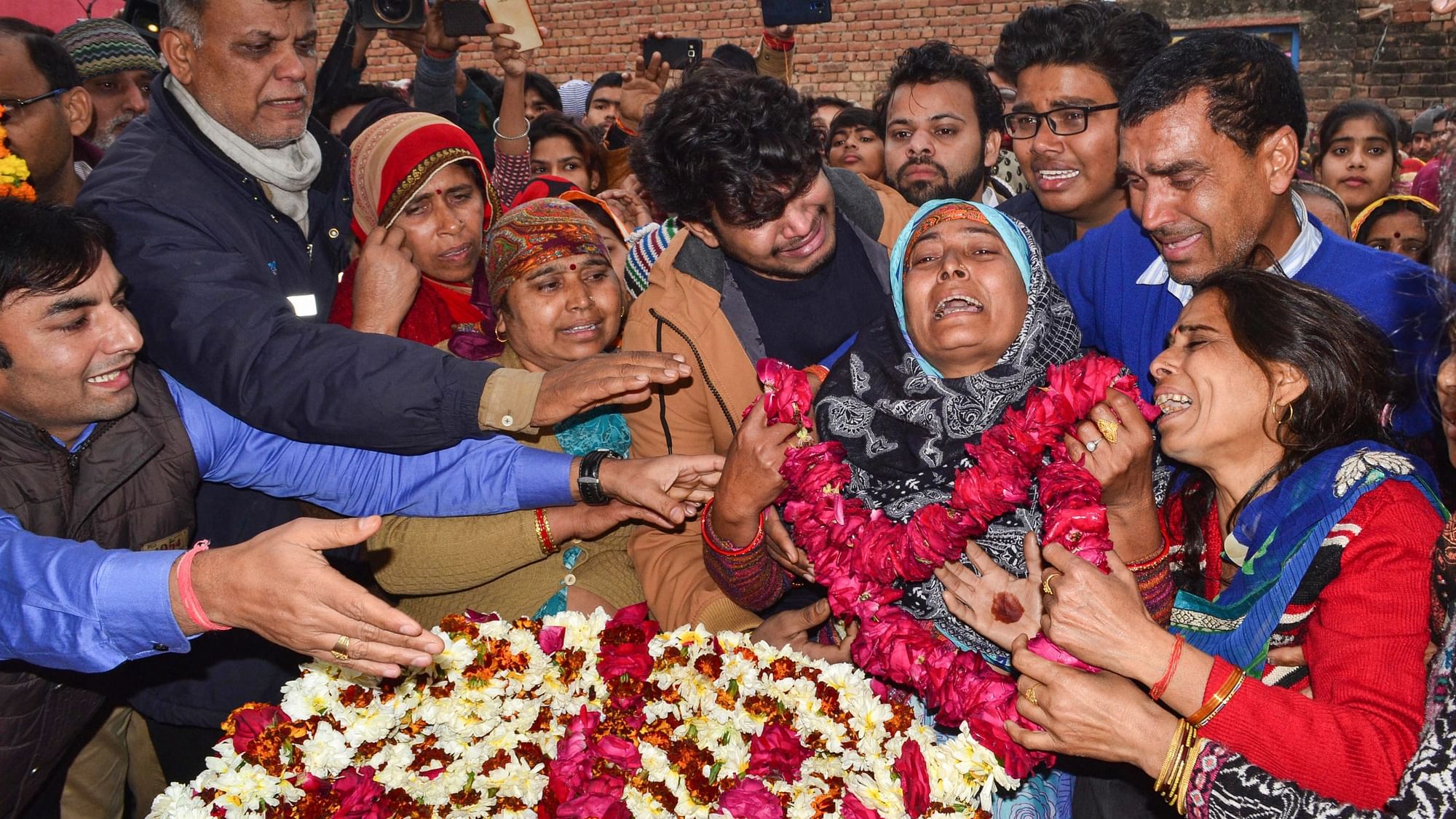 Family members of Kaushal Kumar Rawat pay their last respects to the martyred CRPF jawan, in Agra.&nbsp;