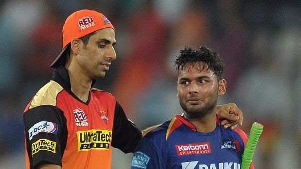 File picture of Ashish Nehra (left) interacting with Rishabh Pant during an IPL 2017 match between Sunrisers Hyderabad and Delhi Daredevils.