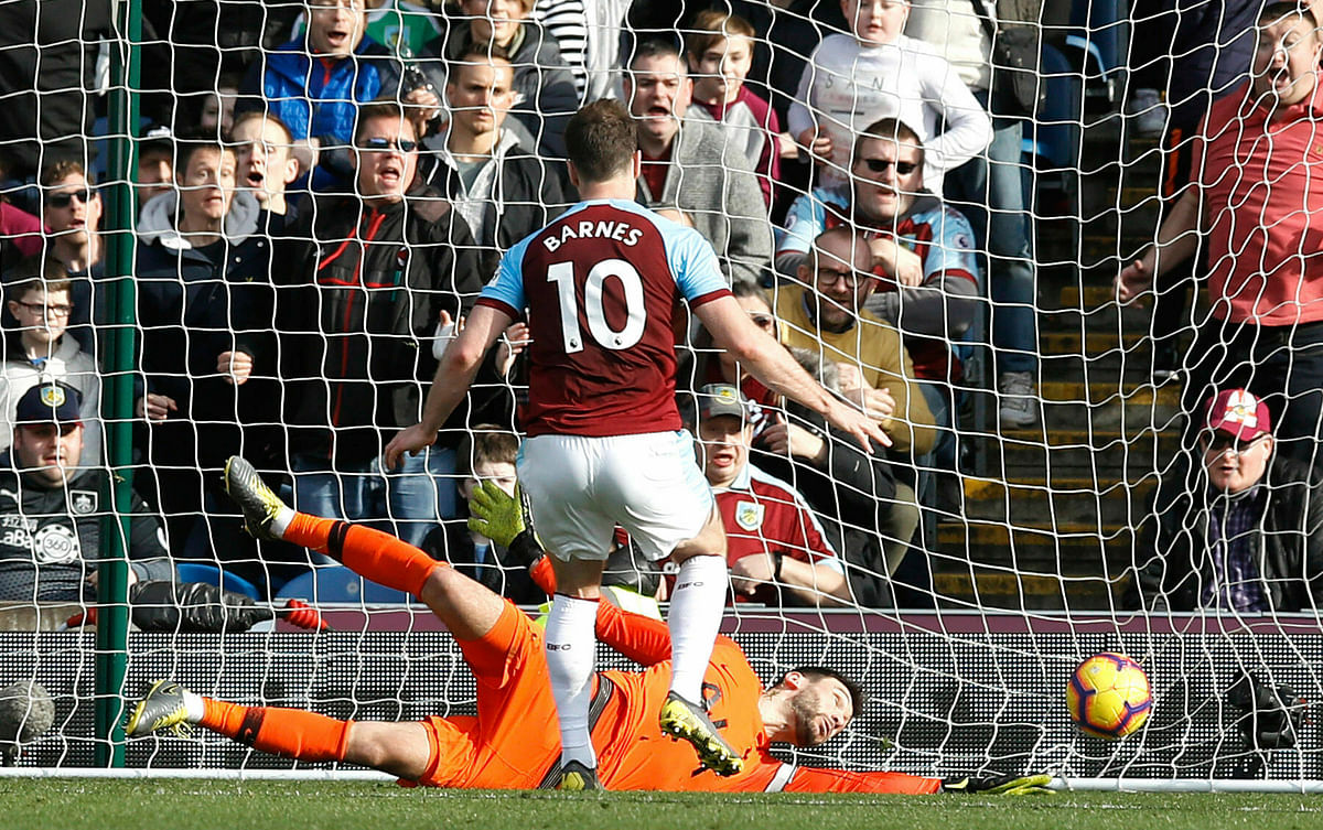 Tottenham’s slim title chances faded further with a 2-1 loss at Burnley in the Premier League.